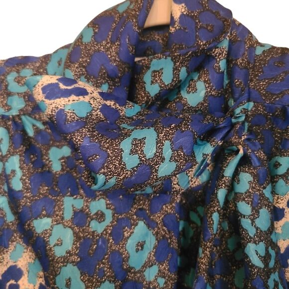 Silky Vtg Blue Leopard Blouse Jason Roberts - Picture 4 of 4